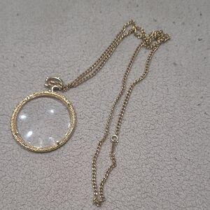 Elegant Gold Pendant Necklace